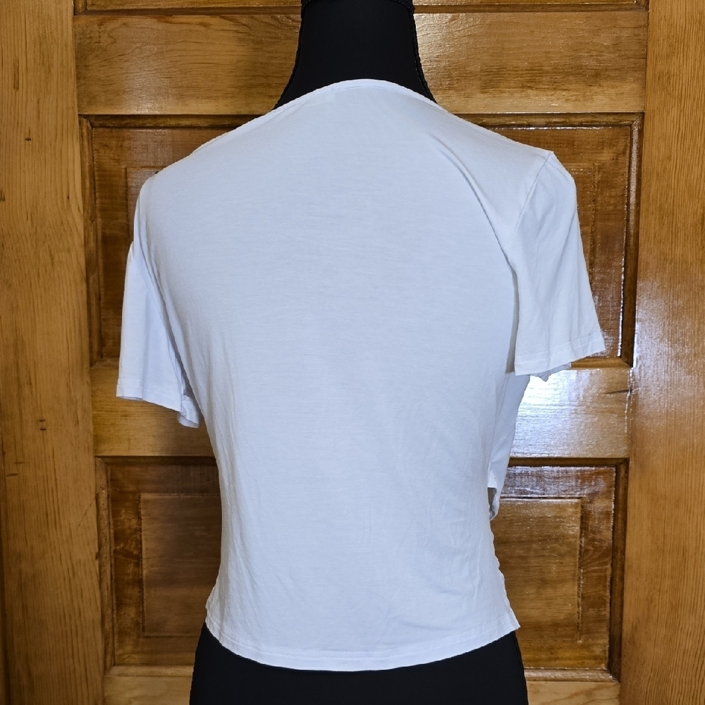 Flirty Girl Vetior White Wrap Short Sleeve Cropped Tee L - Picture 4 of 5